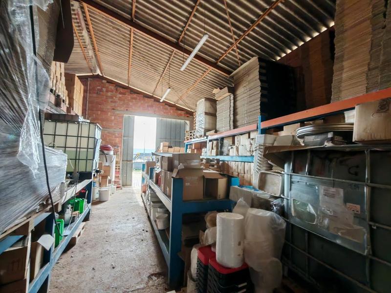 Hangar - 150 m² - 1 pièce