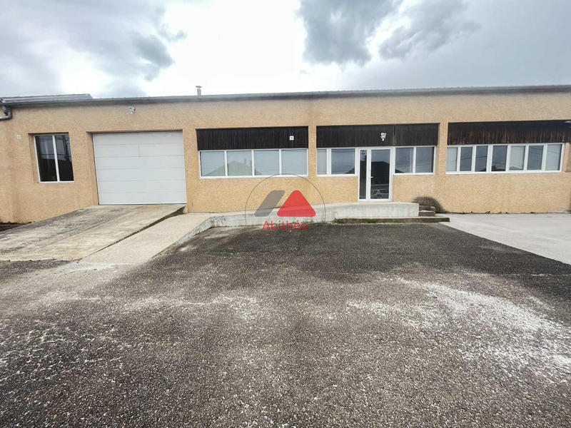 Local commercial - 212 m² - 6 pièces