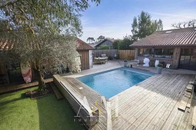 Maison - 180 m² - 7 pièces