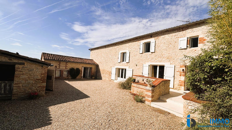 Maison - 280 m² - 6 pièces