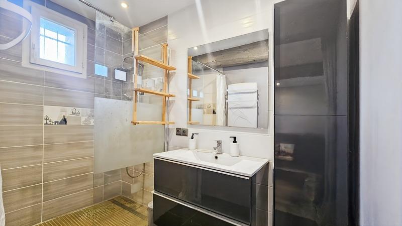 Maison - 205 m² - 8 pièces