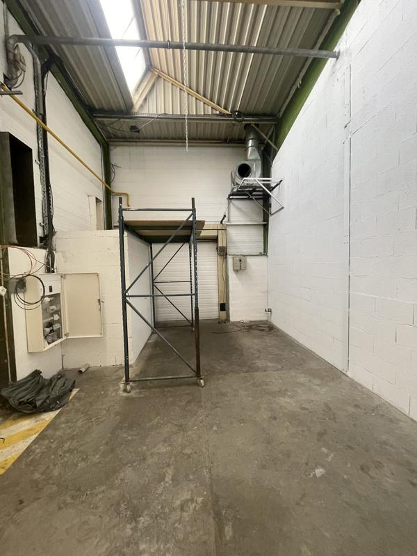 Local d'activités - 887 m²