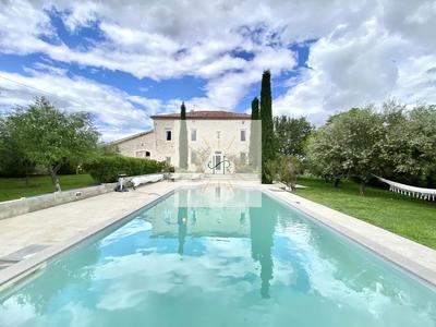 Mas - 266 m² - 10 pièces