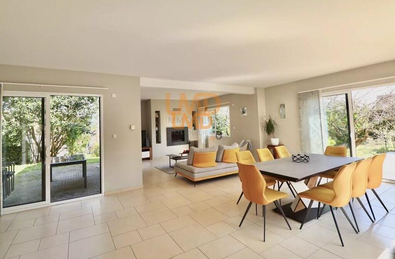 Villa - 279 m² - 7 pièces