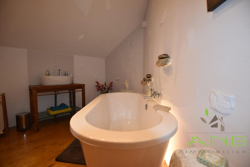 Maison - 305 m² - 8 pièces