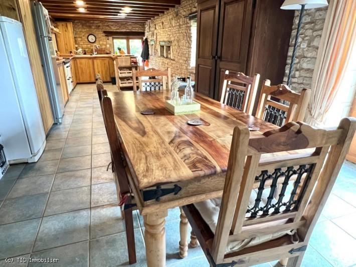 Maison - 270 m² - 11 pièces