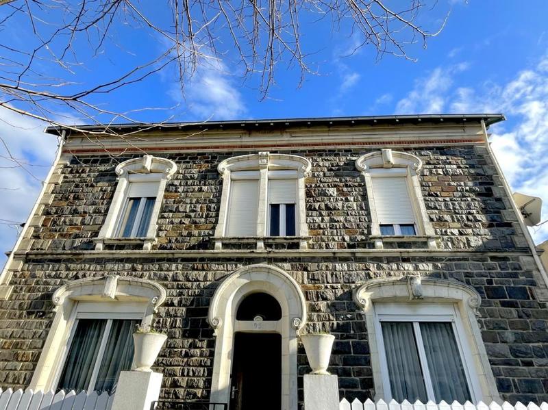 Maison - 268 m² - 8 pièces