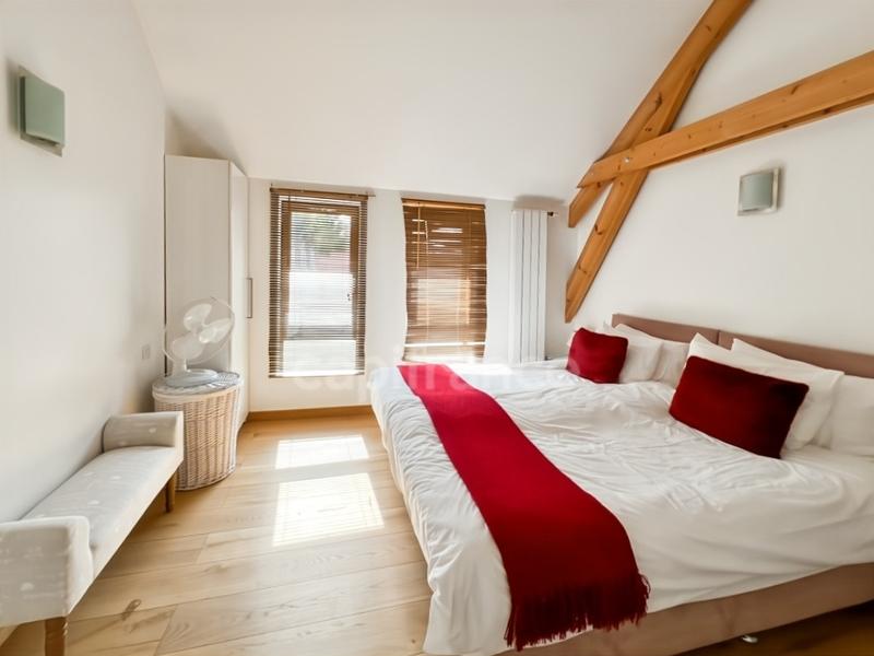 Propriété - 690 m² - 27 pièces