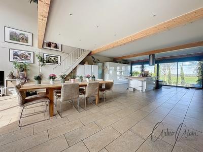 Maison en pierre - 676 m² - 11 pièces