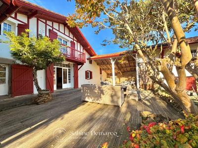 Maison - 235 m² - 6 pièces