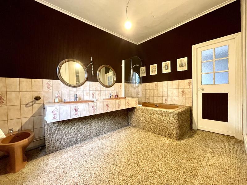 Maison - 274 m² - 12 pièces