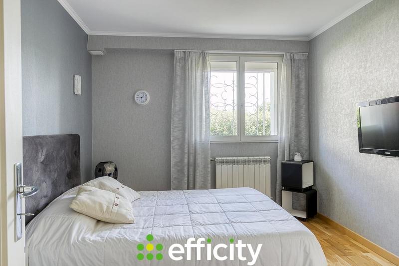 Maison - 180 m² - 7 pièces