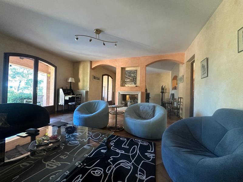 Maison traditionnelle - 268 m² - 9 pièces