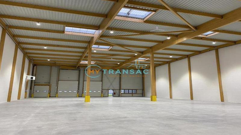 Entrepôt - 1 636 m²