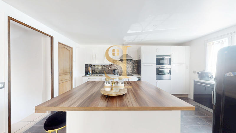 Maison - 163 m² - 6 pièces