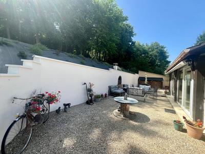 Maison - 280 m² - 8 pièces