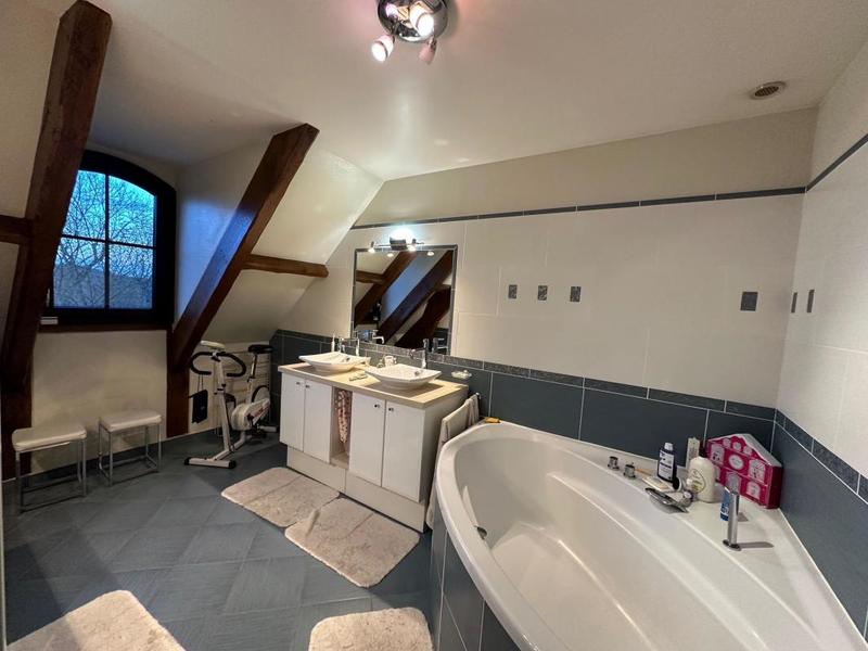 Maison - 225 m² - 6 pièces