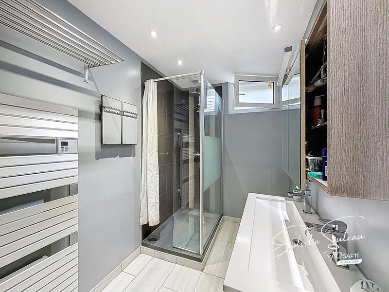 Maison - 166 m² - 8 pièces