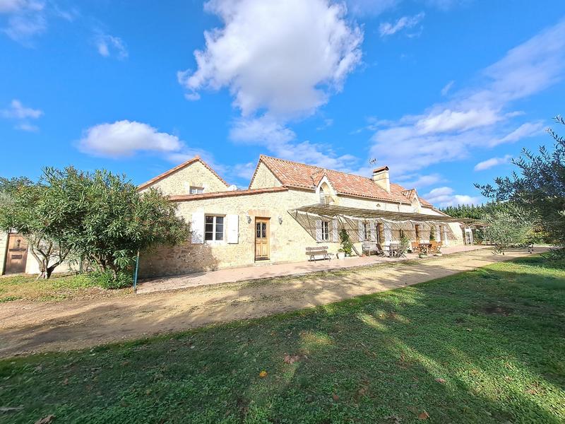 Maison - 406 m² - 9 pièces