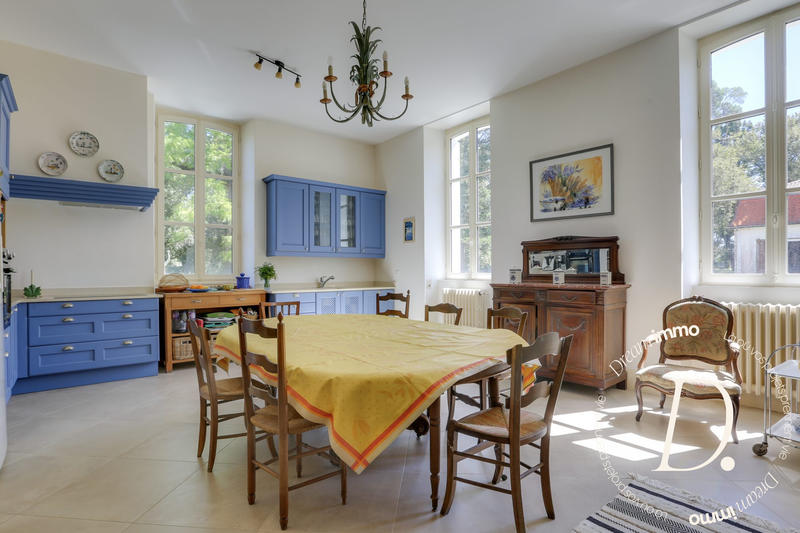 Maison - 408 m² - 12 pièces