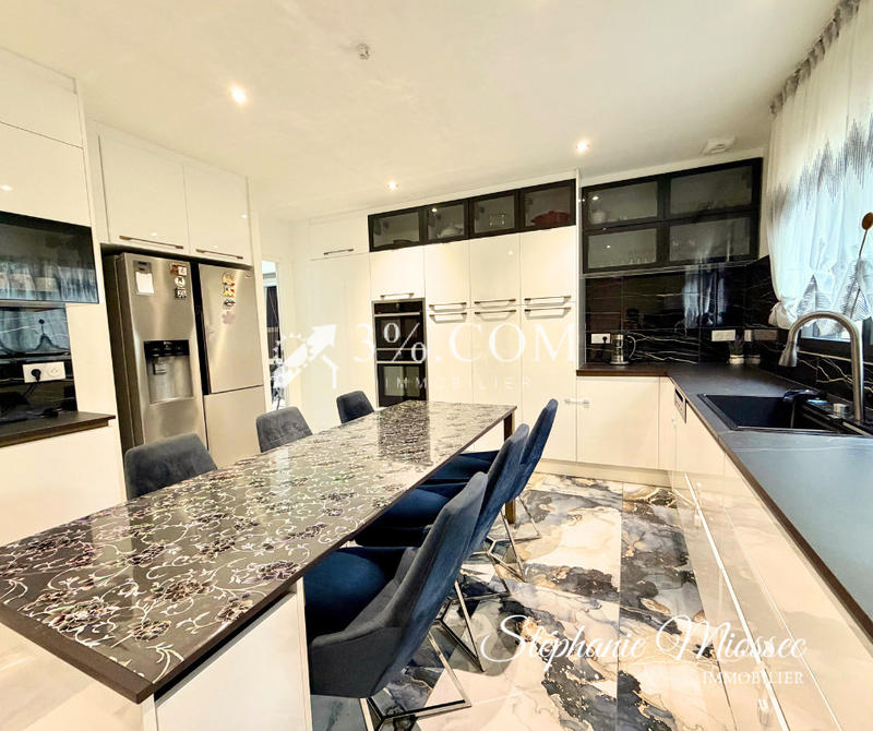 Maison - 180 m² - 7 pièces