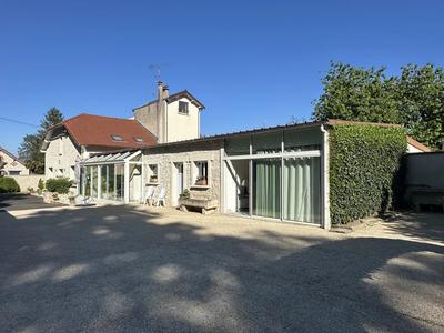 Maison - 200 m² - 7 pièces