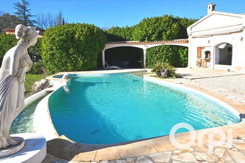 Villa - 243 m² - 6 pièces