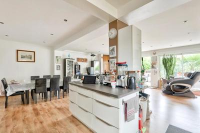 Maison - 220 m² - 7 pièces