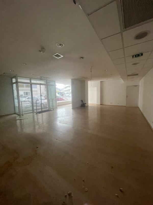 Local commercial - 400 m² - 14 pièces