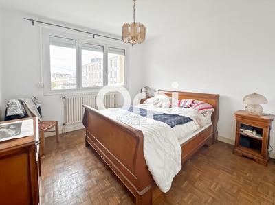 Maison - 178 m² - 8 pièces