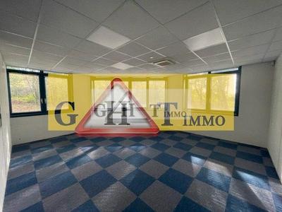 Entrepôt - 1 831 m²