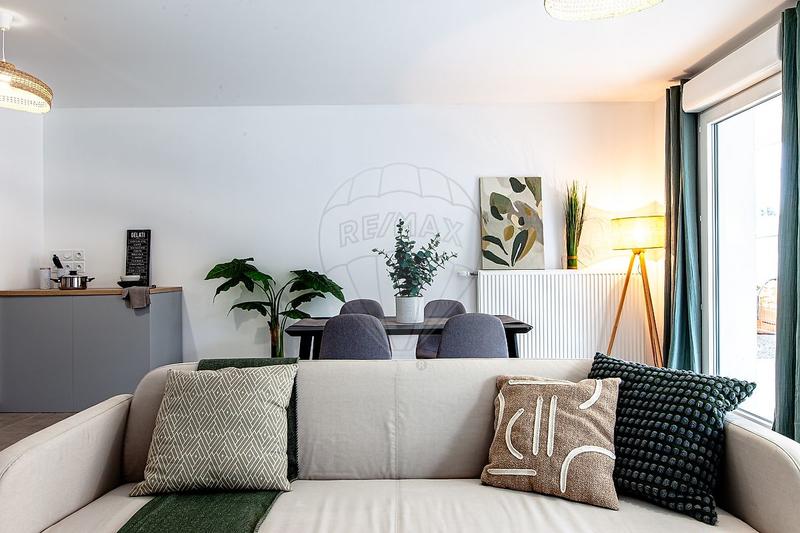 Appartement - 96 m² - 5 pièces