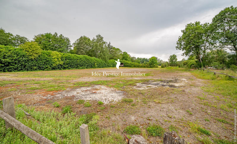 Maison - 2 426 m² - 80 pièces