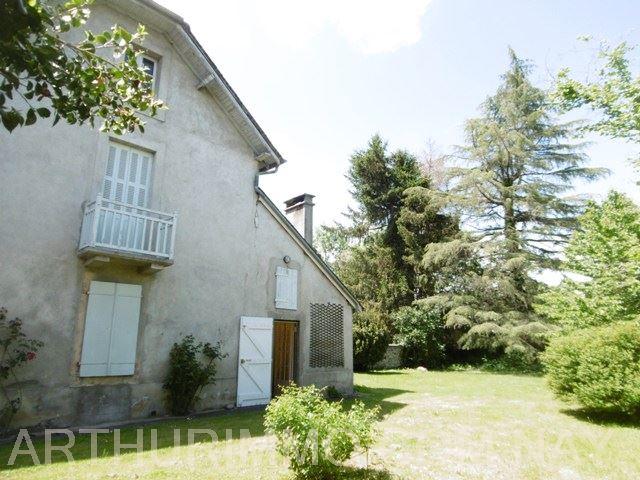 Maison - 290 m² - 9 pièces