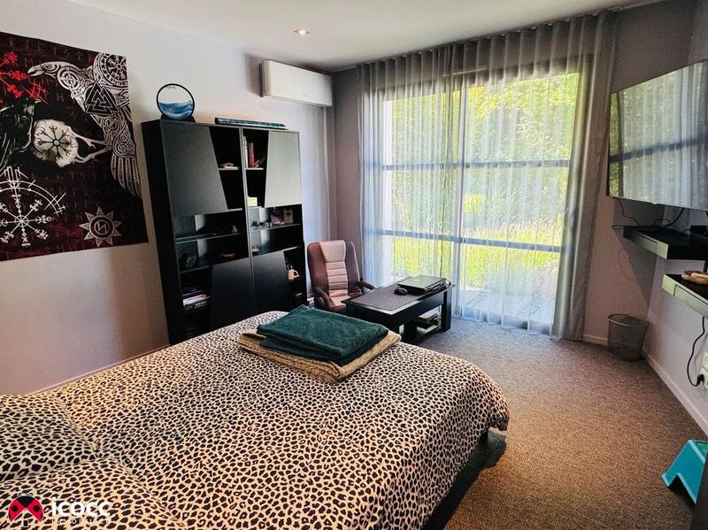 Maison - 303 m² - 11 pièces