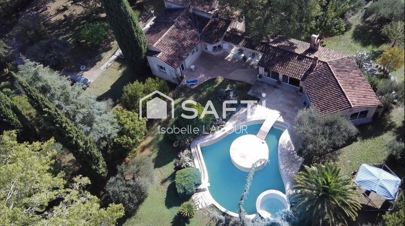 Villa - 260 m² - 6 pièces