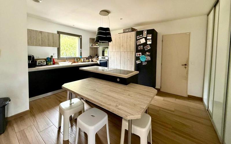 Pavillon - 194 m² - 7 pièces