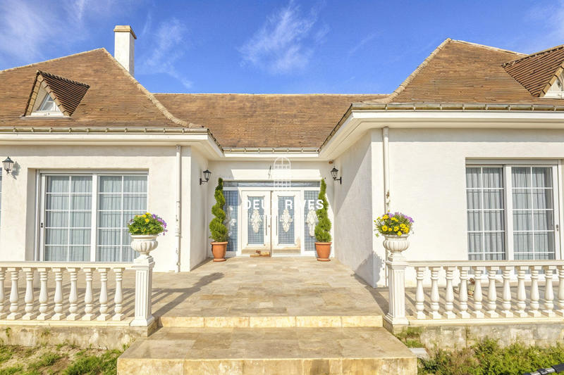 Maison - 550 m² - 7 pièces