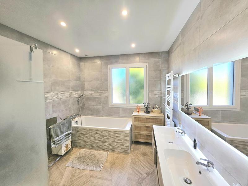 Maison - 120 m² - 5 pièces