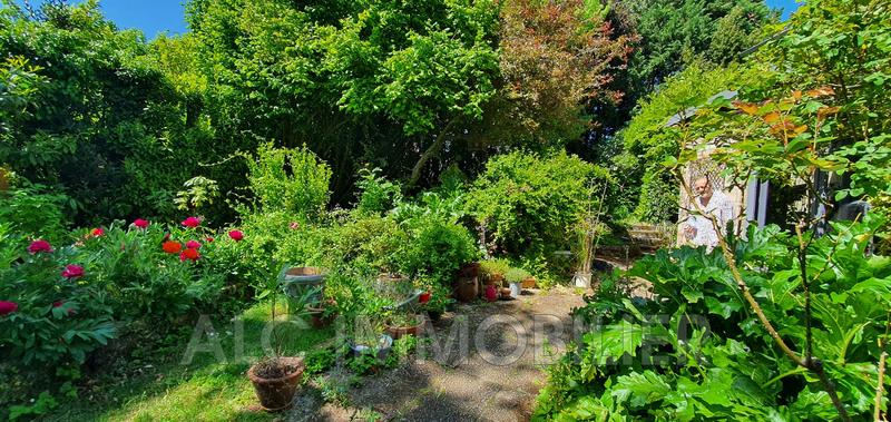 Maison - 250 m² - 9 pièces