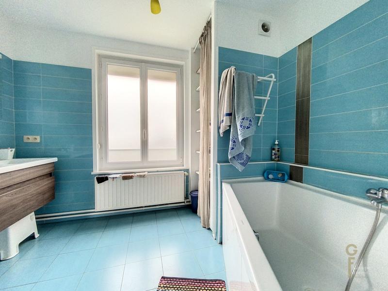 Maison - 195 m² - 7 pièces