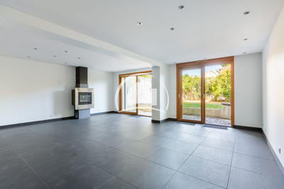 Maison - 250 m² - 6 pièces