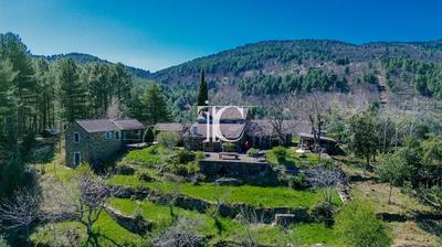 Mas - 244 m² - 13 pièces