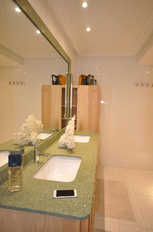 Maison - 300 m² - 10 pièces