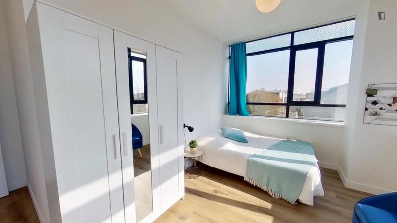 Chambre - 14 m² - 9 pièces