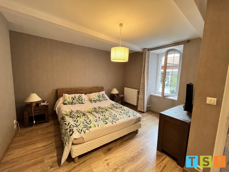 Maison de ville - 239 m² - 8 pièces