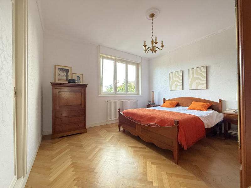 Maison traditionnelle - 282 m² - 8 pièces