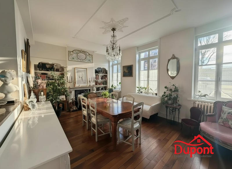 Maison - 300 m² - 7 pièces