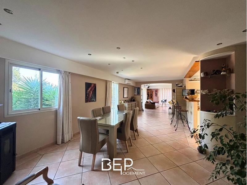 Villa - 265 m² - 7 pièces