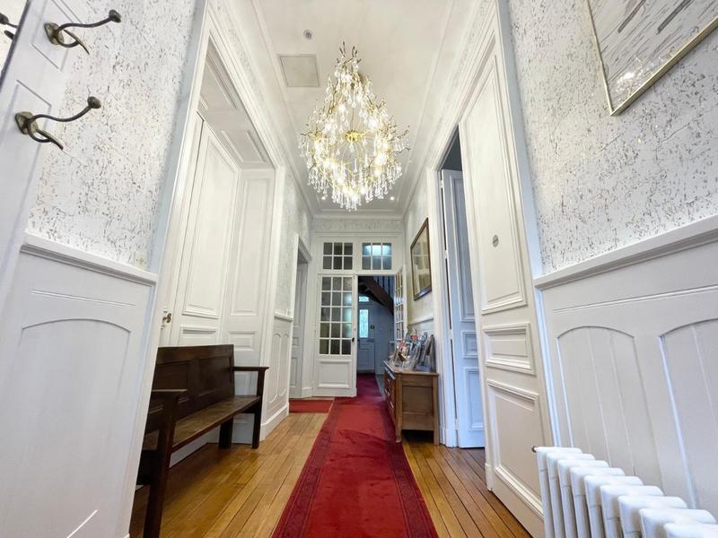 Manoir - 2 500 m² - 35 pièces